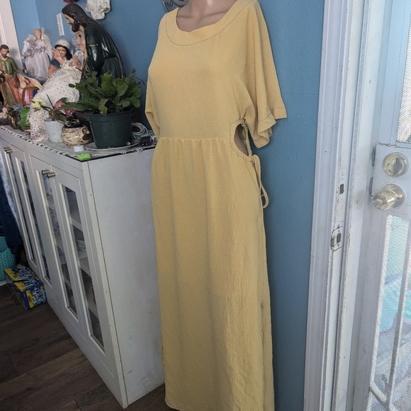 Talita Kume Elegant Yellow Maxi Dress - Picture 4 of 11